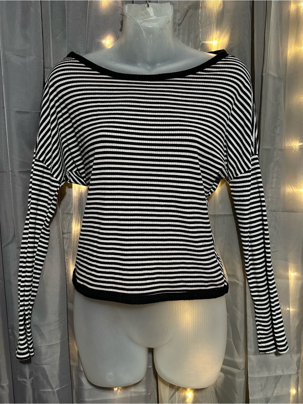 Absolute angel black/white horizontal stripe open twist back long sleeve Sz L
